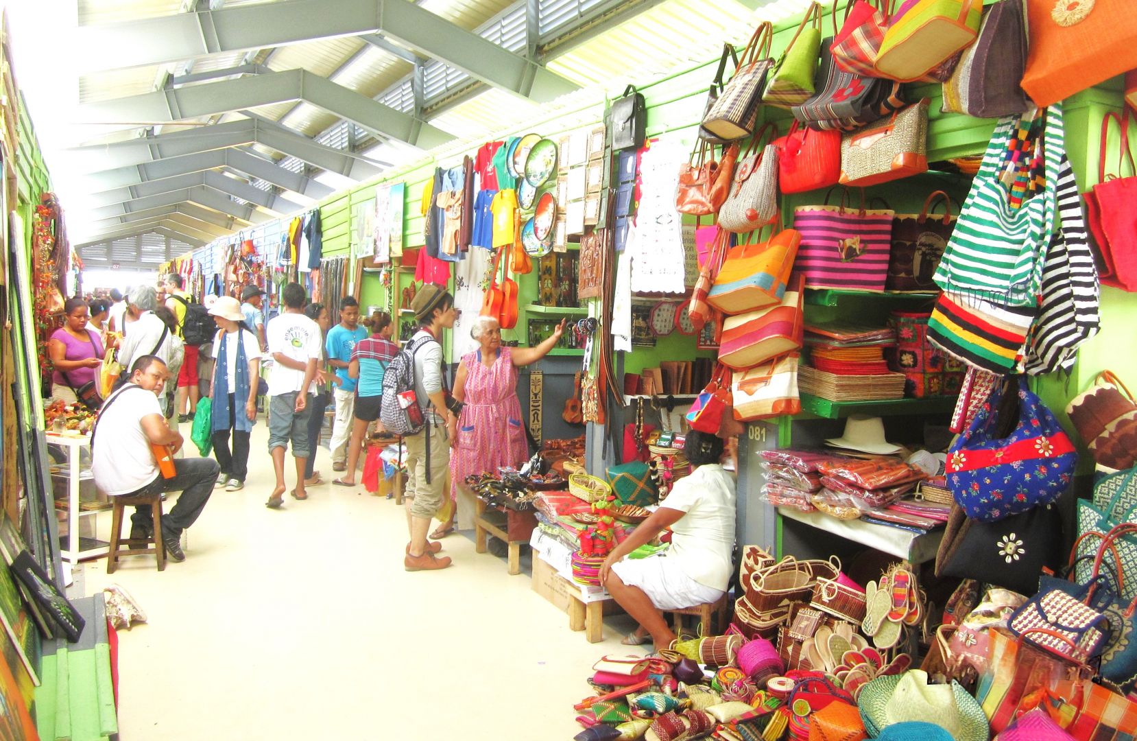 トゥアマシナのマーケット